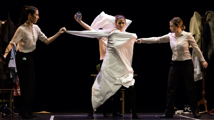 'Interrupted', maquinaria de enorme precisión teatral
