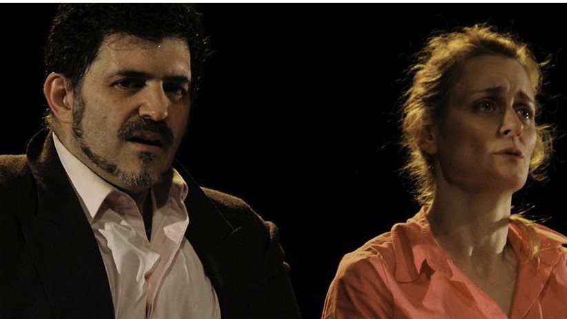 'De tiburones y otras rémoras', superando la ficción